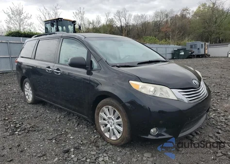 2011 Toyota Sienna Xle z USA, uszkodzony, nr VIN 5TDYK3DC9BS167055